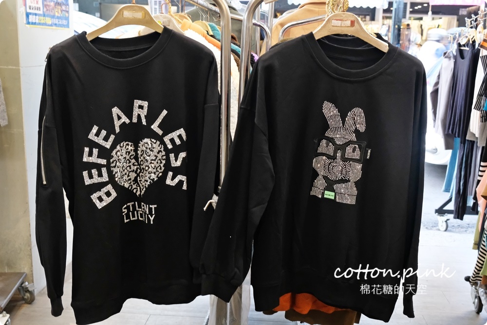 台中天津路隱藏版寶庫!沒有地標、粉絲團~多款外套、保暖衣~外單優質服飾平價供應 台中天津路隱藏版寶庫!沒有地標、粉絲團~多款外套、保暖衣~外單優質服飾平價供應