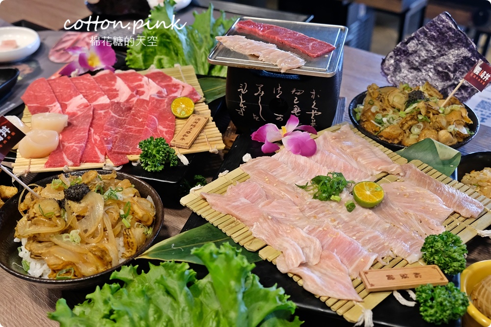 台中吃火鍋、吃燒肉一次搞定，自助吧吃到飽再加20盎司大肉盤壽喜燒太澎湃！過年和牛套餐還有滿滿扇貝加松露