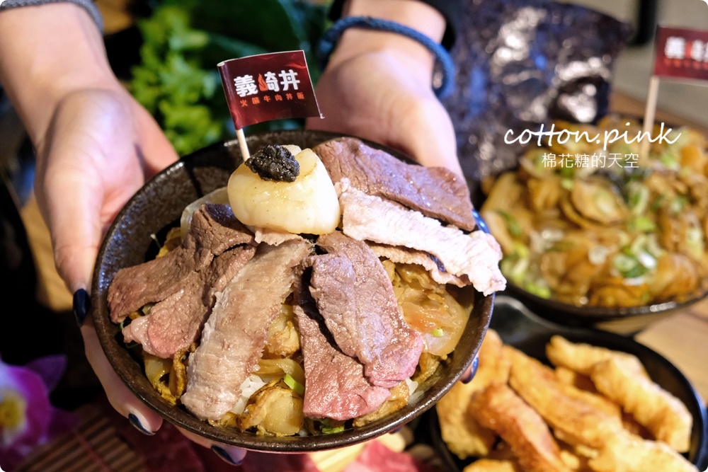 台中吃火鍋、吃燒肉一次搞定，自助吧吃到飽再加20盎司大肉盤壽喜燒太澎湃！過年和牛套餐還有滿滿扇貝加松露