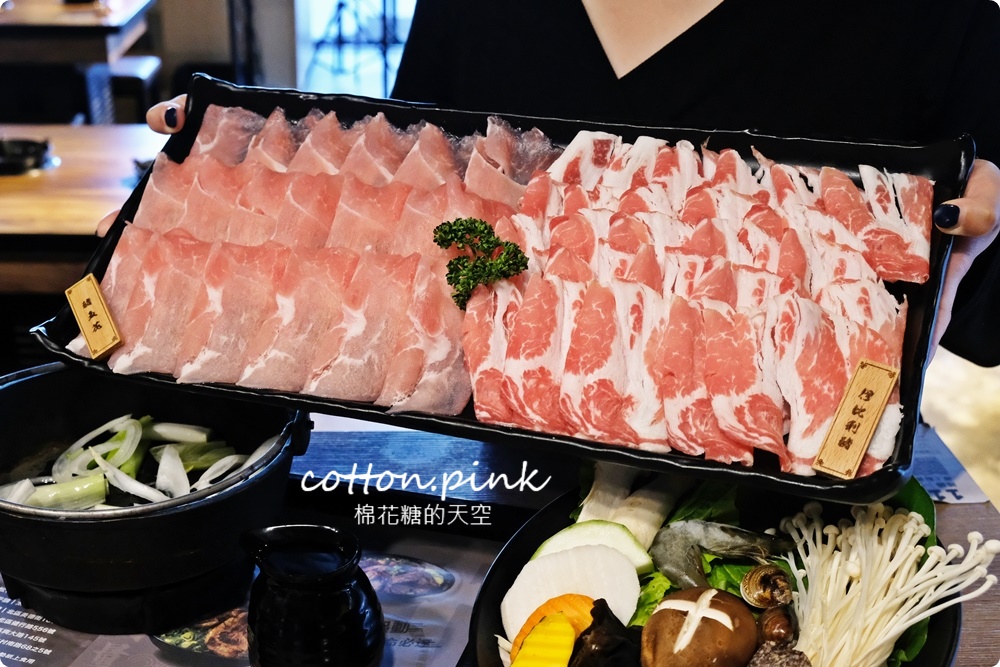 台中吃火鍋、吃燒肉一次搞定，自助吧吃到飽再加20盎司大肉盤壽喜燒太澎湃！過年和牛套餐還有滿滿扇貝加松露
