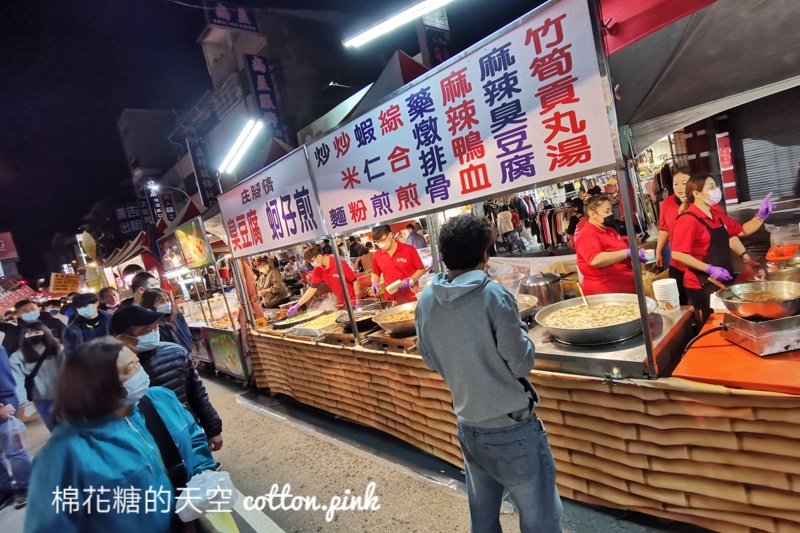 台中天津路年貨大街最後倒數，當作夜市來逛也很可以