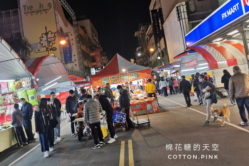 台中天津路年貨大街最後倒數，當作夜市來逛也很可以