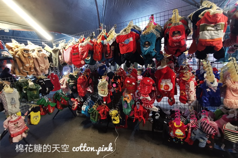 台中天津路年貨大街最後倒數，當作夜市來逛也很可以