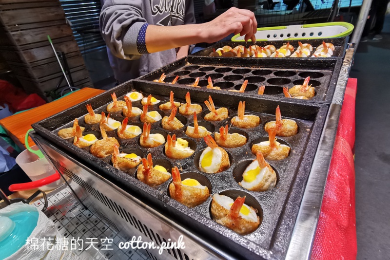 台中天津路年貨大街最後倒數，當作夜市來逛也很可以