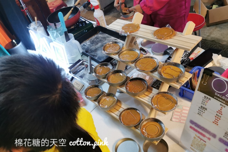 台中天津路年貨大街最後倒數，當作夜市來逛也很可以