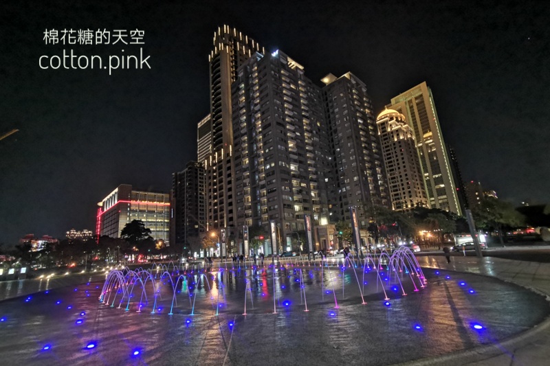 台中過年最新景點|超大金元寶送到歌劇院大廳來啦！