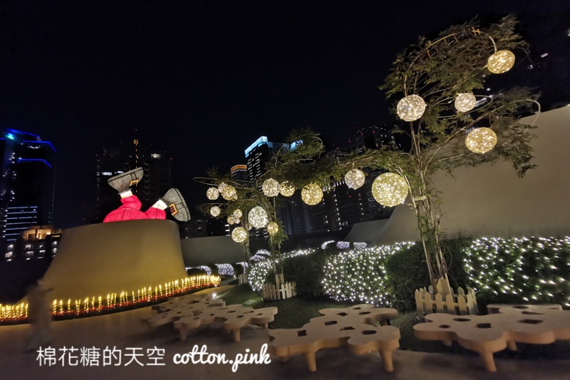 台中過年最新景點|超大金元寶送到歌劇院大廳來啦！
