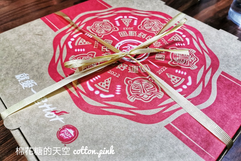 必勝客再度挑戰披薩極限，蚵仔煎台味披薩蚵仔超大顆！