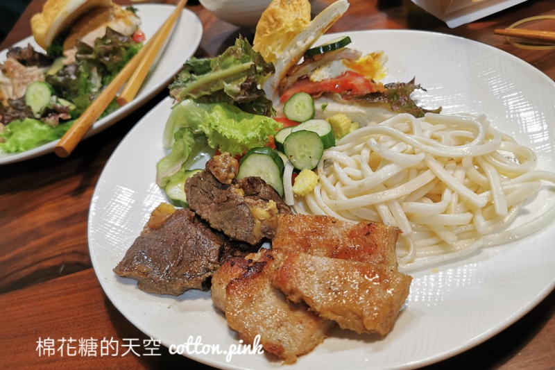 台中夜市牛排吃到飽-老夫子牛排外帶也澎湃！雙拼肉量爆表啦～