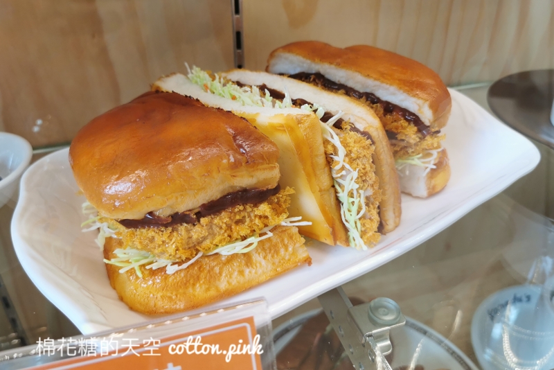 台中最新客美多咖啡一次開兩家！西屯、北屯通通來～早餐時段點飲料送招牌吐司，文末有完整菜單