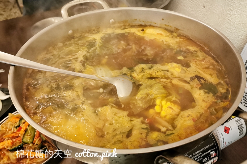 台中宵夜場推薦|胖肉爺肉店獨家國軍牛肉罐頭火鍋外加炒泡麵宵夜必吃