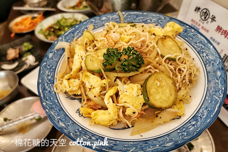 台中宵夜場推薦|胖肉爺肉店獨家國軍牛肉罐頭火鍋外加炒泡麵宵夜必吃