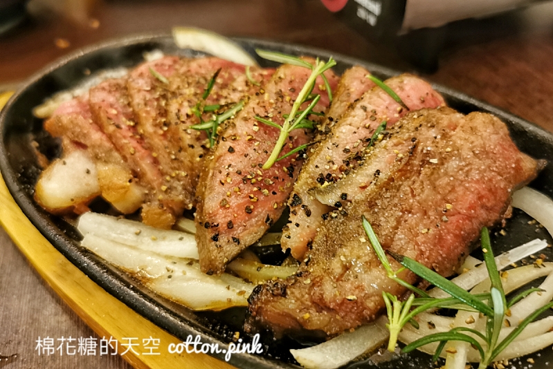 台中宵夜場推薦|胖肉爺肉店獨家國軍牛肉罐頭火鍋外加炒泡麵宵夜必吃