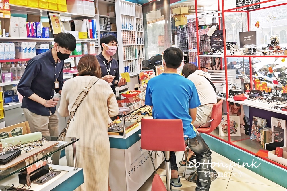台中眼鏡行推薦|大眼睛眼鏡服務熱情又專業～價格全透明，台中配眼鏡首選