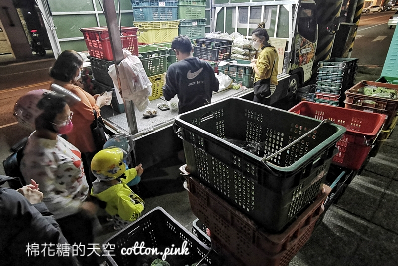 上班媽媽福音！蔬果小貨車團購直送，下班取貨不用跑市場～