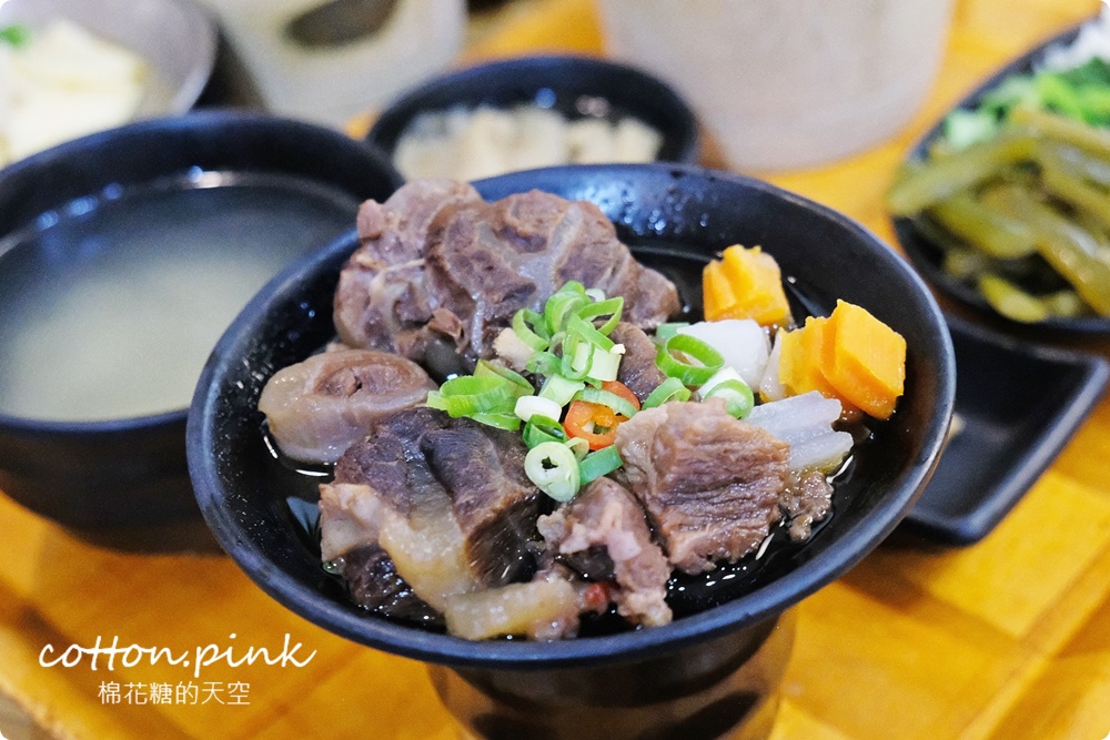 台中大坑必吃老店！竹之鄉必點竹筒飯吃完還能帶回家～耎骨肉吃了會上癮