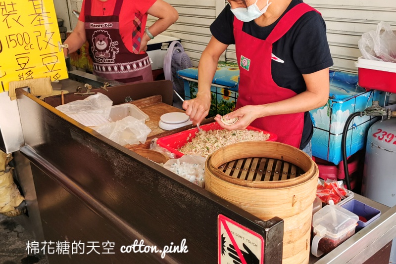 台中水煎包|品香豆漿水煎包超薄皮內餡超多～早餐小籠包也是必吃！
