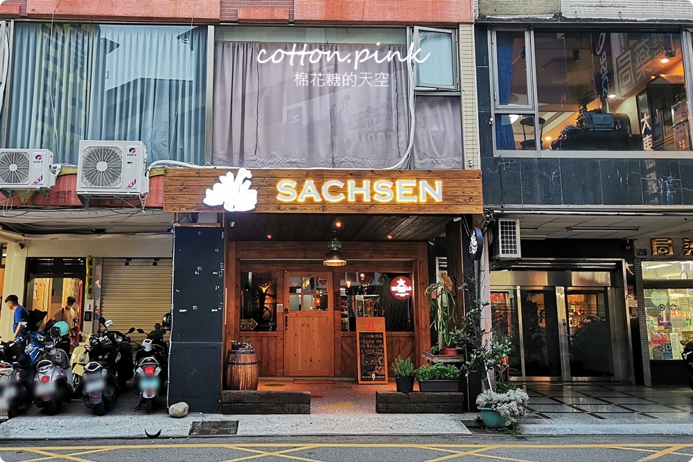 台中少見牛仔主題餐酒館！薩克森最新風格超好拍～必點雞翅推推