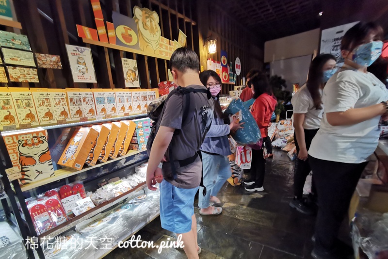 台中胖虎商店大遠百快閃開張！超萌抱枕、胖虎時鐘限量販售中～