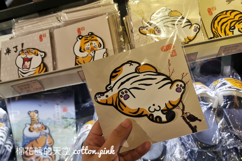 台中胖虎商店大遠百快閃開張！超萌抱枕、胖虎時鐘限量販售中～