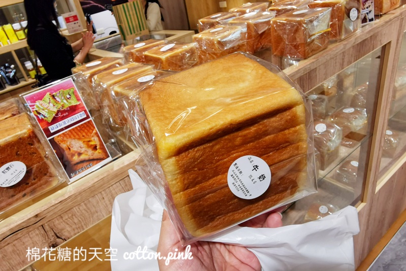 網稱吐司界的LV-石山丘百貨設櫃啦！