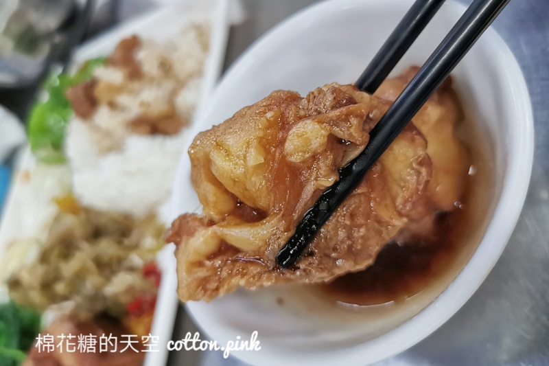 台中宵夜推薦|李海魯肉飯這一盤必點～第二市場深夜人氣王！