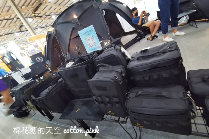 戶外用品展台中場只到週一！露營、車宿用品超搶手～爆人潮啦