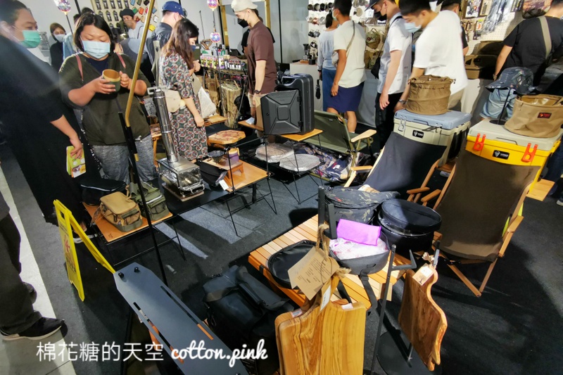 戶外用品展台中場只到週一！露營、車宿用品超搶手～爆人潮啦