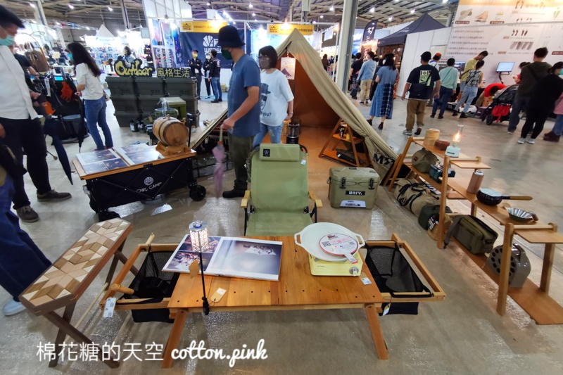 戶外用品展台中場只到週一！露營、車宿用品超搶手～爆人潮啦