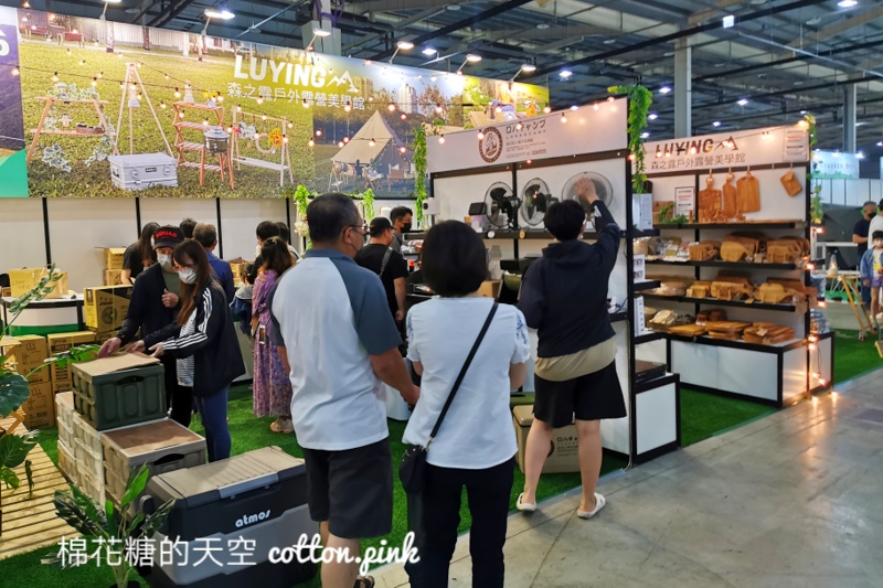 戶外用品展台中場只到週一！露營、車宿用品超搶手～爆人潮啦