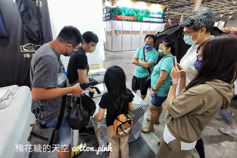 戶外用品展台中場只到週一！露營、車宿用品超搶手～爆人潮啦