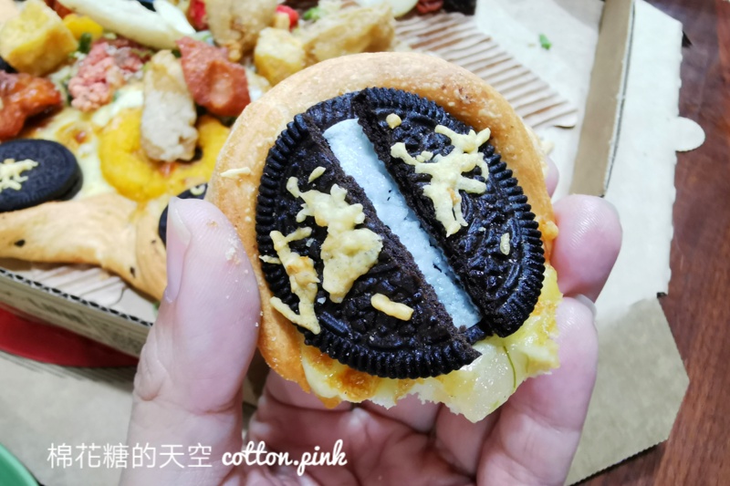 必勝客披薩最新口味開箱-鹹酥雞尬OREO太妙了！加料版更對味