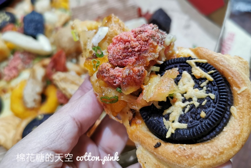 必勝客披薩最新口味開箱-鹹酥雞尬OREO太妙了！加料版更對味