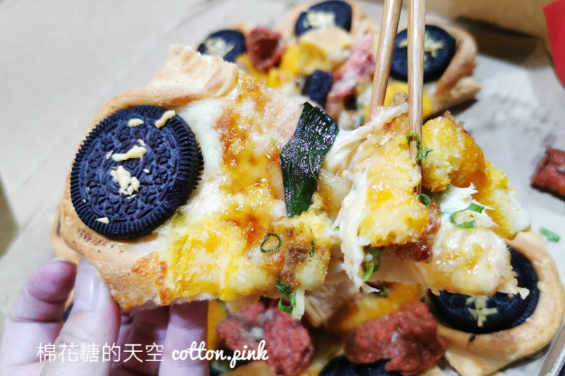 必勝客披薩最新口味開箱-鹹酥雞尬OREO太妙了！加料版更對味