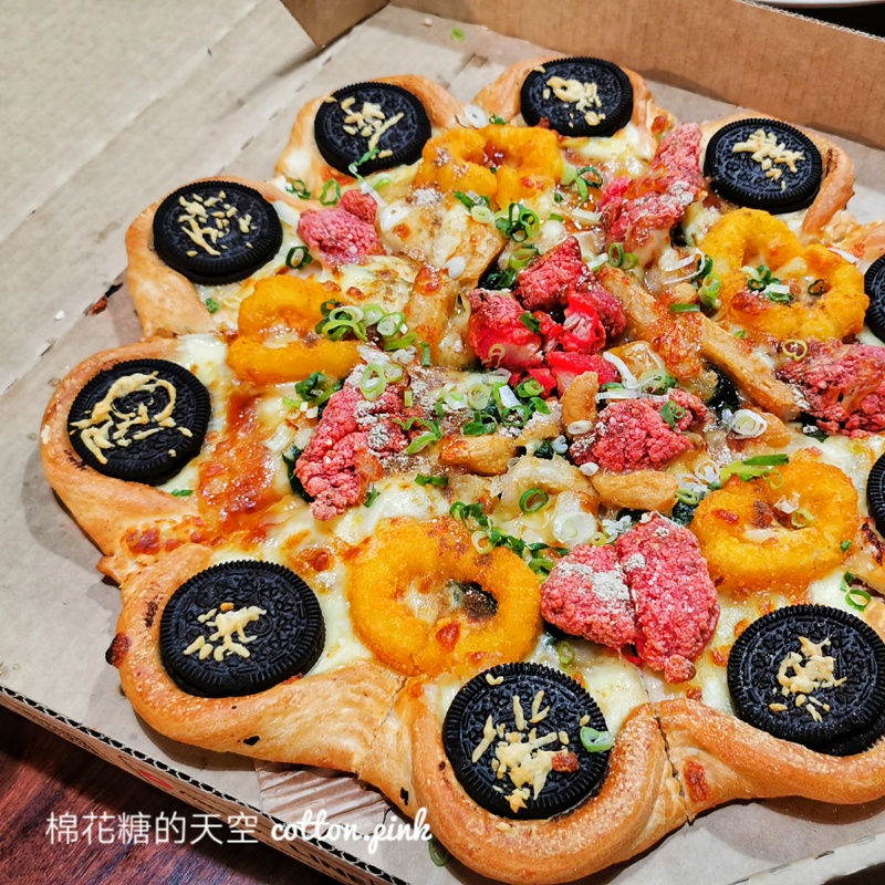 必勝客披薩最新口味開箱-鹹酥雞尬OREO太妙了！加料版更對味
