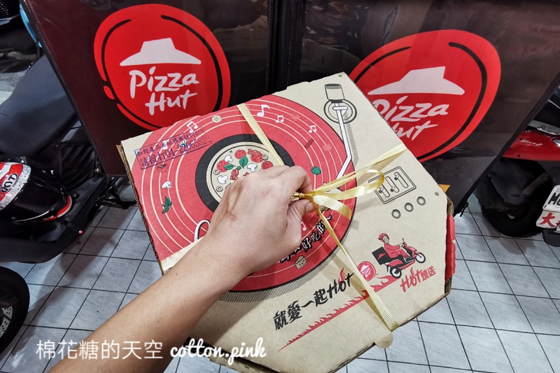 必勝客披薩最新口味開箱-鹹酥雞尬OREO太妙了！加料版更對味