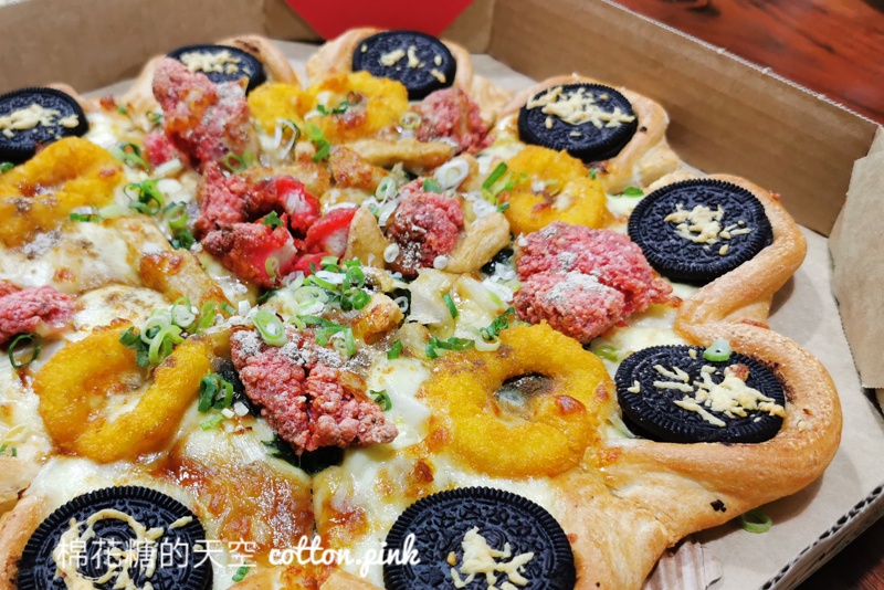 必勝客披薩最新口味開箱-鹹酥雞尬OREO太妙了！加料版更對味