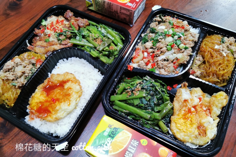 台中泰式便當超大盒！曼谷小城月亮蝦餅飯一次給四片～CP值超高！