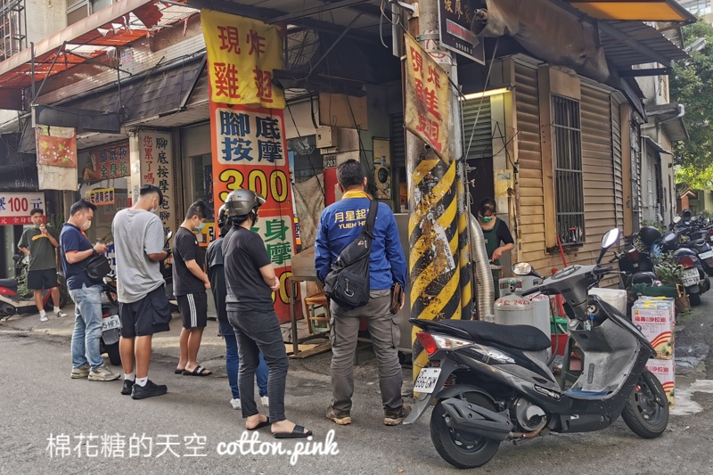 逢甲夜市無名炸雞翅藏巷子裡人氣依舊高！只賣五種東西炸不停