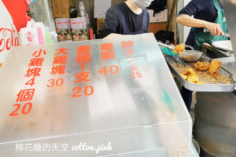 逢甲夜市無名炸雞翅藏巷子裡人氣依舊高！只賣五種東西炸不停