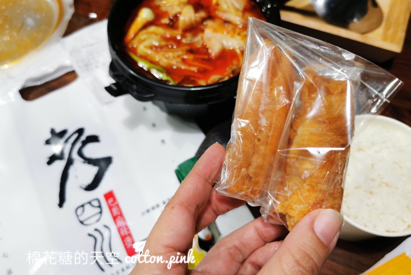 老四川麻辣鍋外帶個人獨享鍋很可以！烏梅汁直接附贈很有誠意阿～