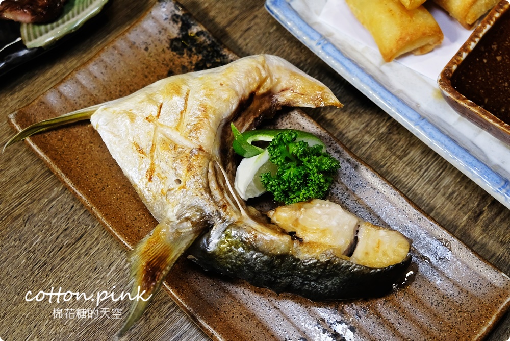 台中日式串燒宵夜推薦|將軍府勤美店超吸睛,大到靠北生蠔必點! 台中日式串燒宵夜推薦|將軍府勤美店超吸睛,大到靠北生蠔必點!