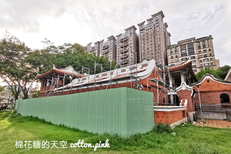 台中民俗公園旁小小兒童樂園～占地不大器材蠻有趣的唷！
