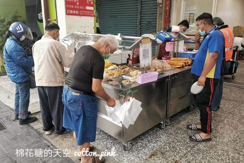 台中水湳人氣早餐攤-大明水煎包超大顆、蛋餅、鍋貼都好吃！