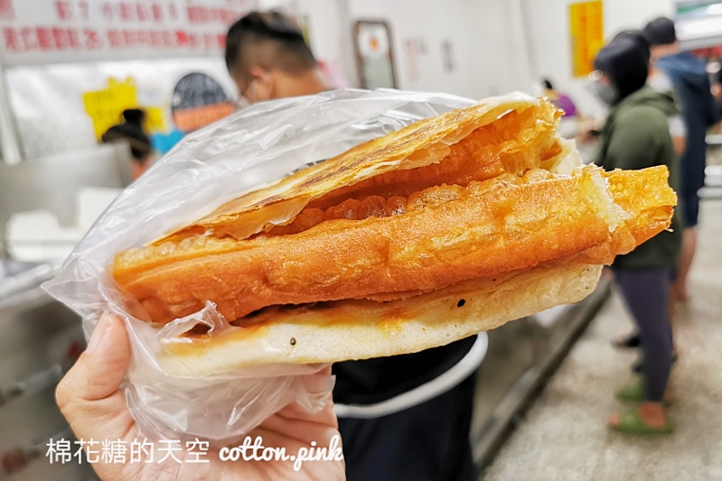 豐原宵夜場！老油條燒餅豆漿～超大鍋貼出來用搶的！網路推薦炒涼麵