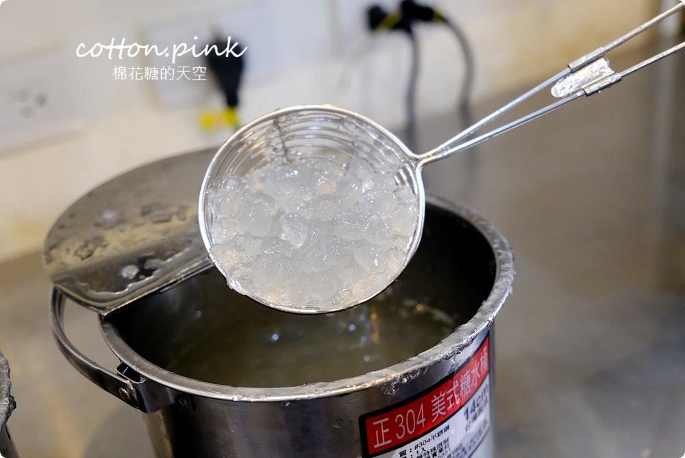 台中無名飲料-天天排隊買阿嬤怕你餓！最新吃土醬加炒麵也推推
