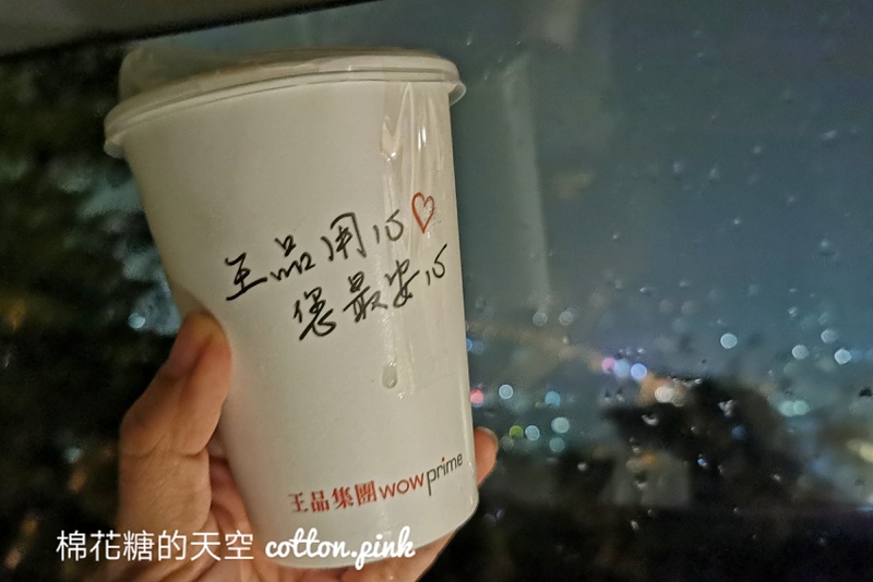 肉次方燒肉吃到飽也有外帶便當，整片肋眼牛排打開很驚艷