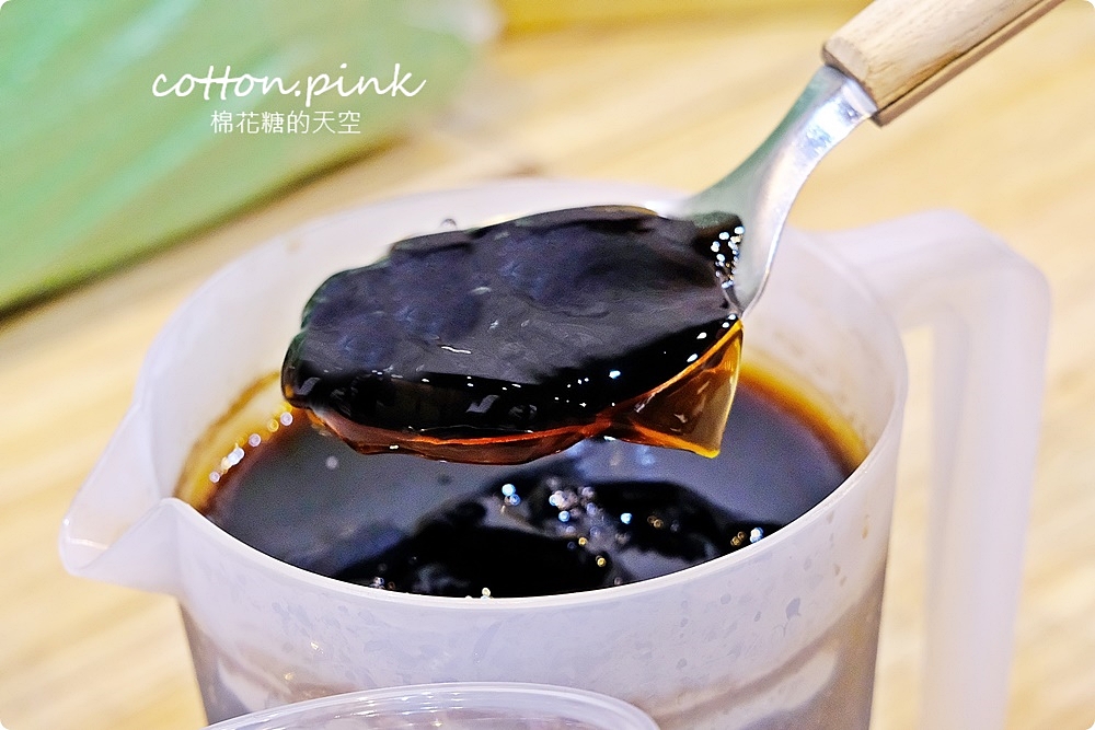 台中無名飲料-天天排隊買阿嬤怕你餓！最新吃土醬加炒麵也推推