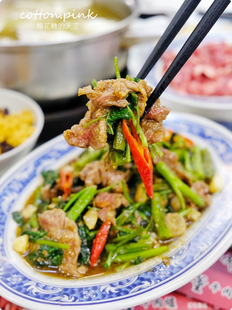 台中溫體牛火鍋老店!牛董牛肉爐現切台灣牛吃過都說讚～牛筋貢丸必點