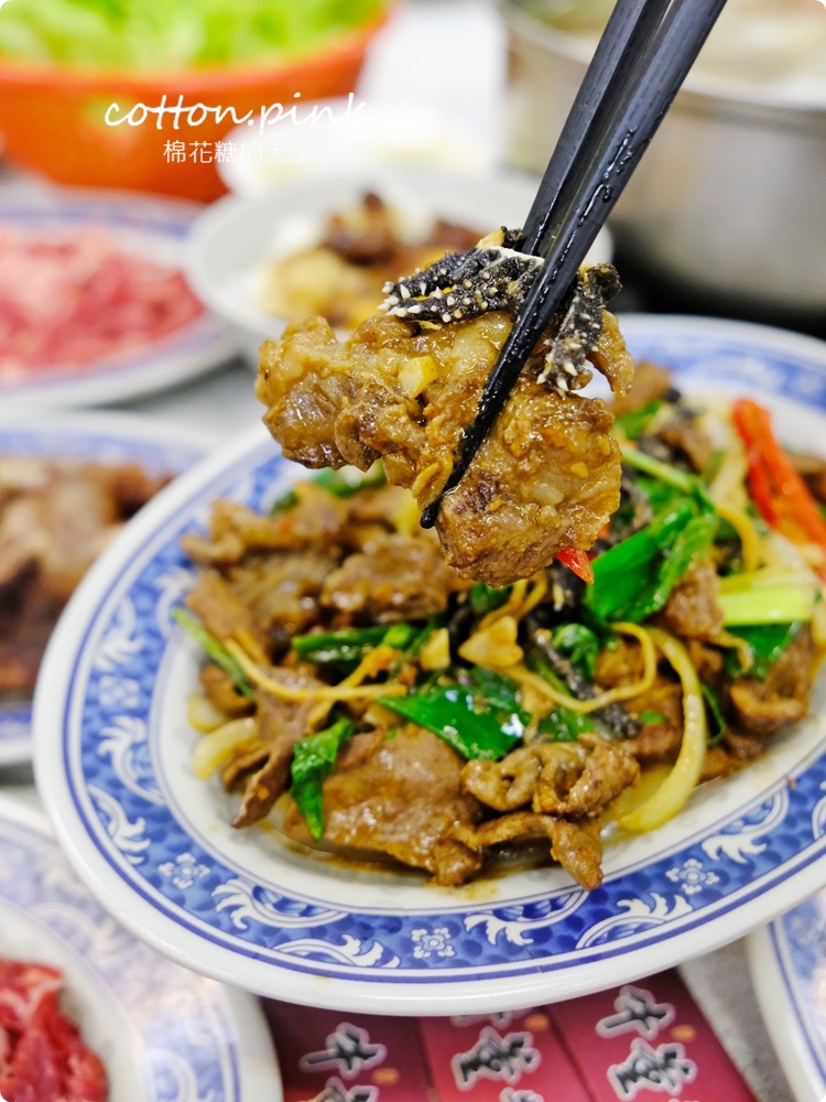 台中溫體牛火鍋老店!牛董牛肉爐現切台灣牛吃過都說讚～牛筋貢丸必點